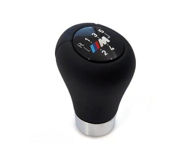 VİTES TOPUZU KROMLU SİYAH SUNİ DERİ DESEN {M LOGO} E30 E34 E36 E39 E46