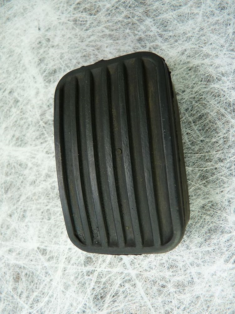 EL FREN PEDAL LASTİĞİ TÜM W115 W116 W123 W124
