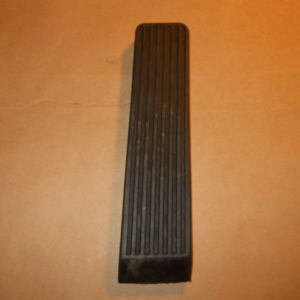 GAZ PEDAL LASTİĞİ TÜM W115 W123 W116 A1233010082